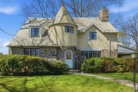 5 Seymour Pl, White Plains, NY 10605