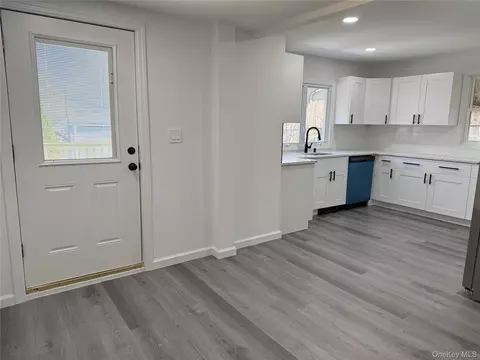 Entry Way - 176 Willow Ave, Cornwall, NY 12518 photo 2 of 3