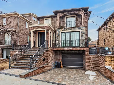 14-05 133rd Pl, College Point, NY 11356
