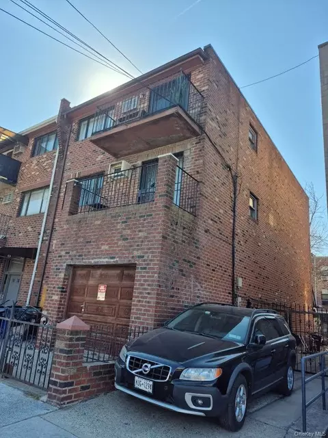50-50 69th St, New York, NY 11377