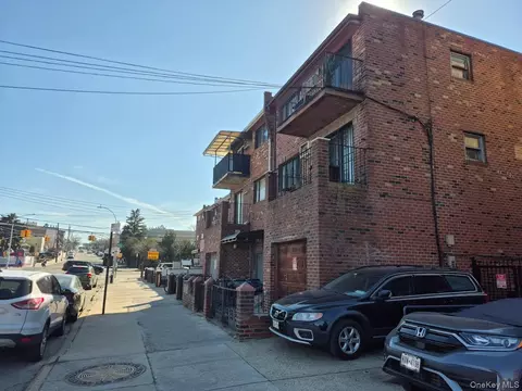 50-50 69th St, New York, NY 11377