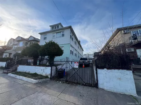 11109 34th Ave, New York, NY 11368