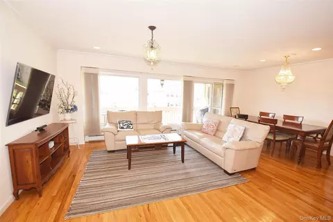 207-22 Jordan Dr #93 U, Bayside, NY 11360