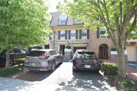 207-22 Jordan Dr #93 U, Bayside, NY 11360