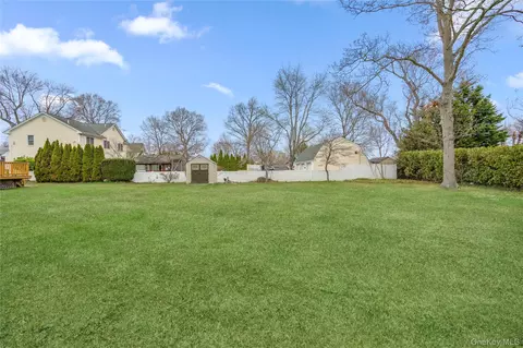 Sixth Avenue, Smithtown, NY 11780