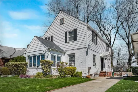 8145 Utopia Pkwy, Jamaica, NY 11432