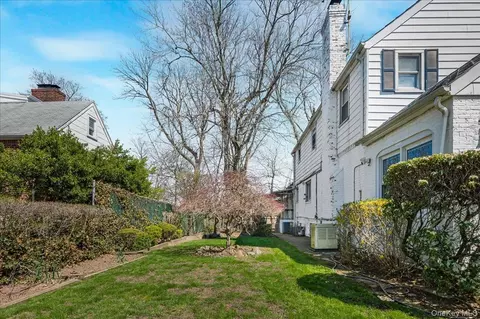 Utopia Parkway, New York, NY 11432