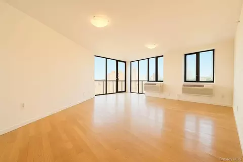 6070 Woodhaven Blvd #4E, New York, NY 11373