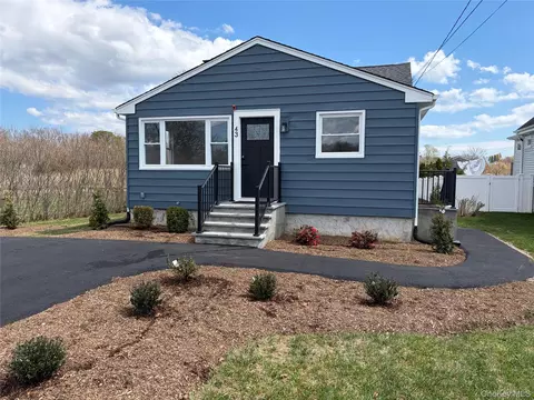 43 Abby Ln, Shirley, NY 11967