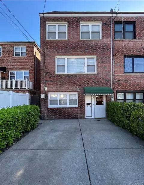 250 Huntington Ave, New York, NY 10465