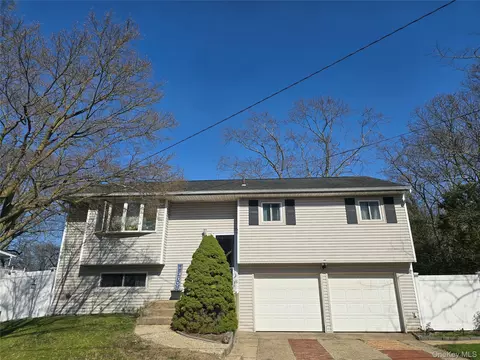 43 Newtown Ave, Selden, NY 11784
