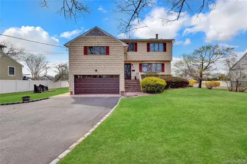 150 W Islip Rd, West Islip, NY 11795