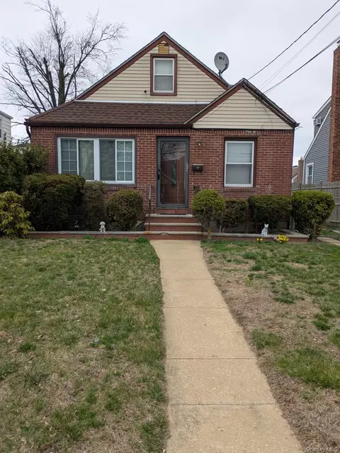 101 Ruxton St, Uniondale, NY 11553