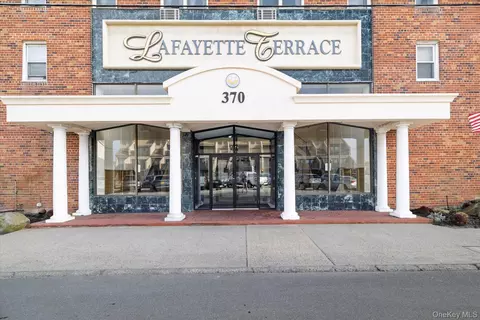 370 W Broadway #5C, Long Beach, NY 11561