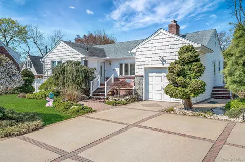 1672 Eyre Pl, North Bellmore, NY 11710
