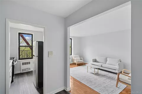 33-24 Junction Blvd #6R, New York, NY 11372