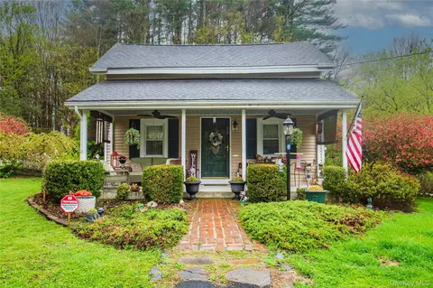 62 Thornton Rd, Mamakating, NY 12769