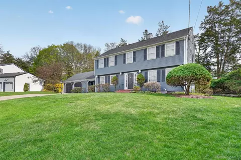 4 Scenic Dr, Poughkeepsie, NY 12603