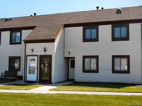 55 Gauguin Ct #55, Middle Island, NY 11953