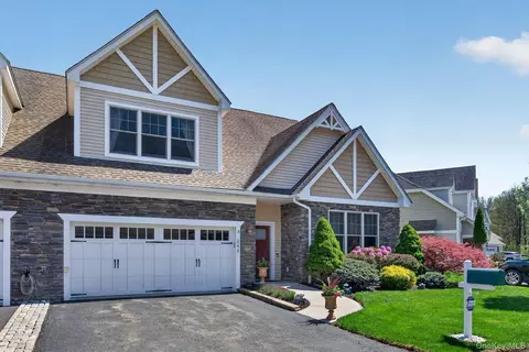 2272 Dalton Dr, Cortlandt, NY 10567