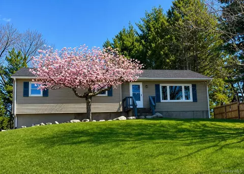 17 Woodland Dr, Walden, NY 12586