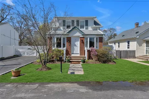 3 William St, East Northport, NY 11731