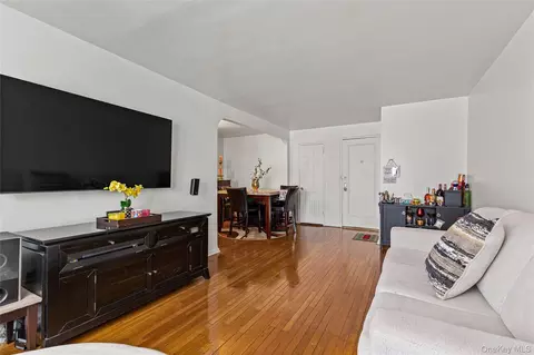 3239 Barker Ave #2J, New York, NY 10467