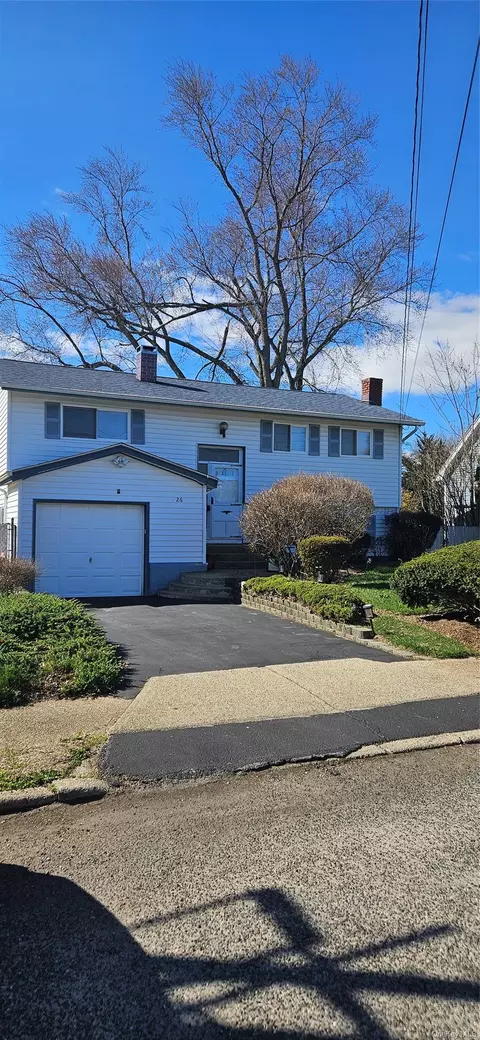 26 Clarke St, Brentwood, NY 11717