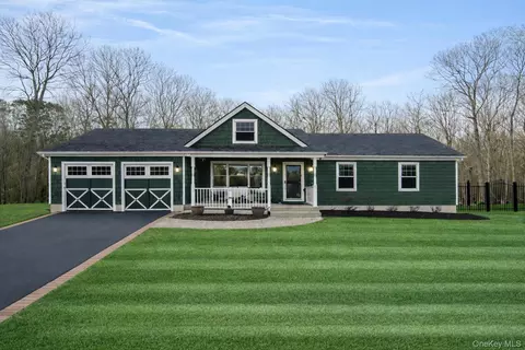 14 Belvoir Ct, Brookhaven, NY 11788