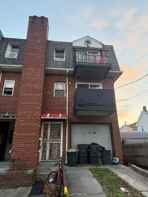 4512 Robinson St, Flushing, NY 11355