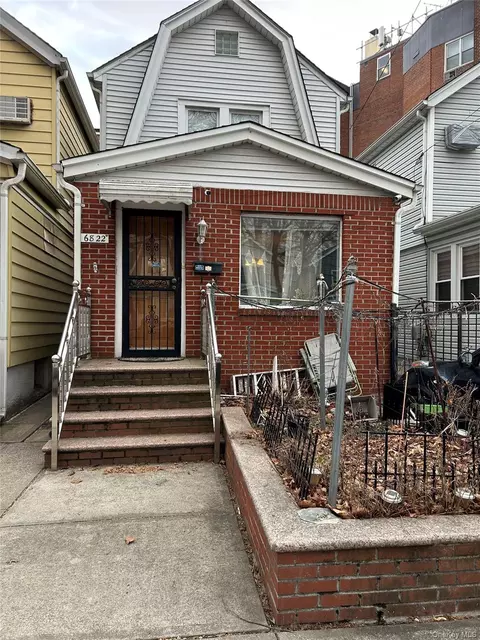 6822 Nansen St, New York, NY 11375