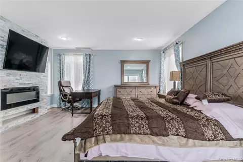 Bedroom - 68 Riverdale Rd, Valley Stream, NY 11581 photo 2 of 6