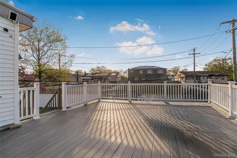 Exterior - 68 Riverdale Rd, Valley Stream, NY 11581 photo 3 of 4