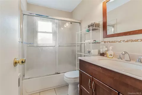 Bath - 68 Riverdale Rd, Valley Stream, NY 11581 photo 1 of 3