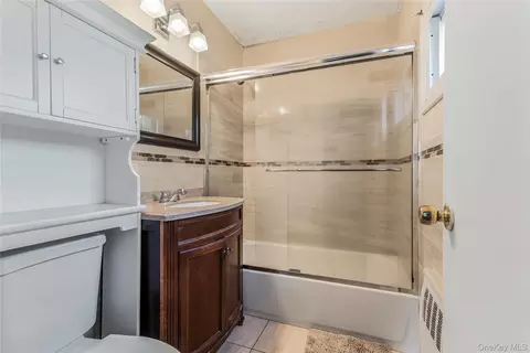 Bath - 68 Riverdale Rd, Valley Stream, NY 11581 photo 3 of 3