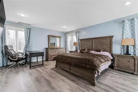 Bedroom - 68 Riverdale Rd, Valley Stream, NY 11581 photo 1 of 6