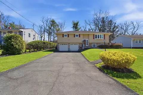 4 Faist Dr, Ramapo, NY 10977