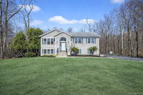 12 Aron Ct, Ramapo, NY 10977