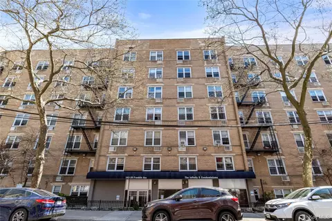 14220 Franklin Ave #3A, Flushing, NY 11355
