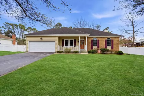 33 Timber Ridge Dr, Coram, NY 11727