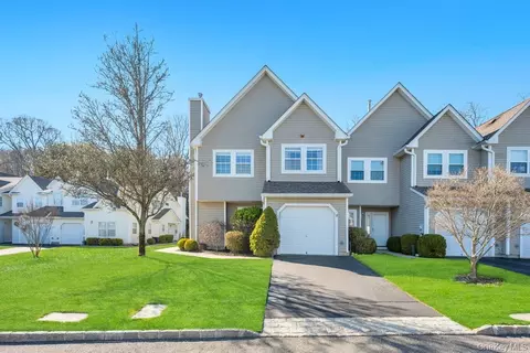 198 Erik Dr, Setauket, NY 11733