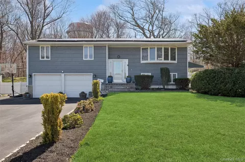 19 Fisher Rd, Commack, NY 11725