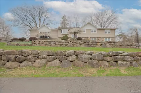 2 Emily Ln, Stony Point, NY 10980