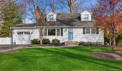 3 Triangle Dr, Setauket, NY 11733