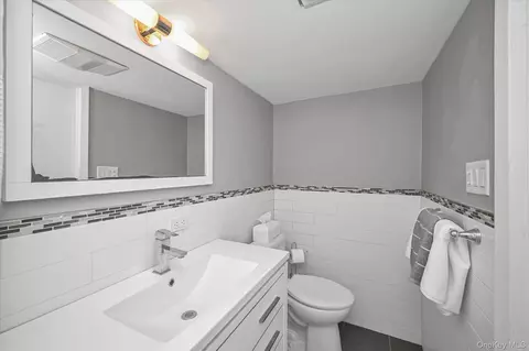 Bath - 136-54 71st Rd, Flushing, NY 11367 photo 5 of 5