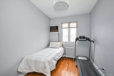 Bedroom - 136-54 71st Rd, Flushing, NY 11367 photo 2 of 4