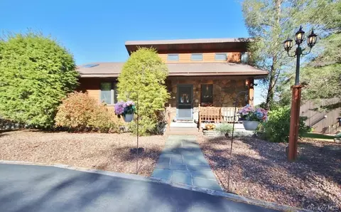 44 Lake Shore Dr S, Thompson, NY 12775