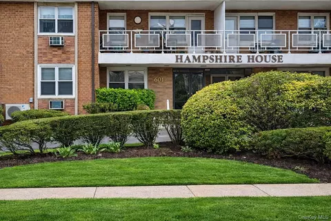 601 Chestnut St #A17, Cedarhurst, NY 11516