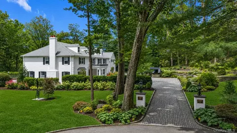 45 Southeast Rd, North Hempstead, NY 11050