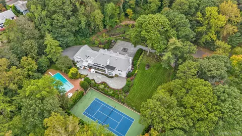 45 Southeast Rd, North Hempstead, NY 11050